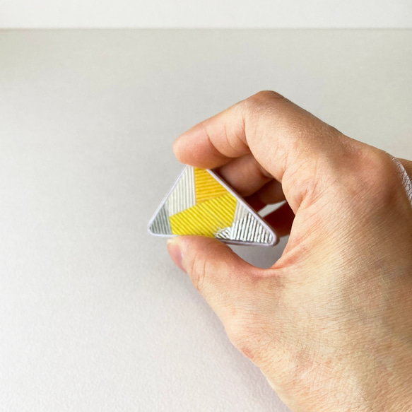 紙製ブローチ〈 cheese 〉イエロー＋銀箔 ブローチ マツバラボ