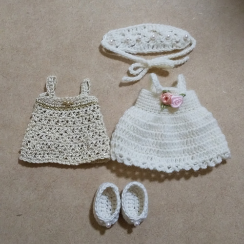 着せ替えあみぐるみ☆バラ飾り白ドレスで巻き髪の女の子☆ あみぐるみ