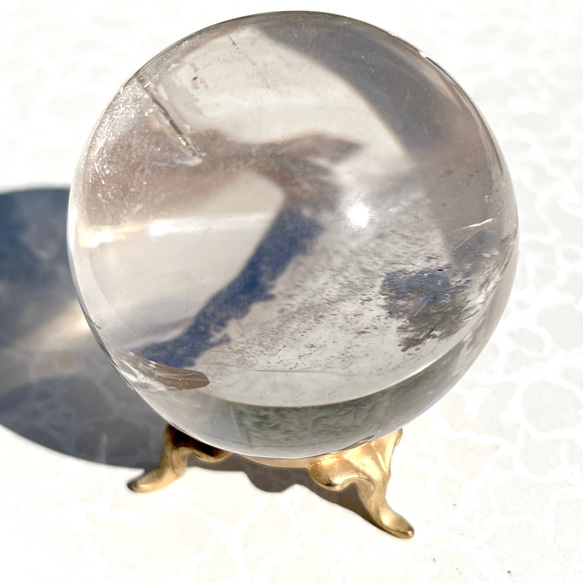 レインボー入り水晶丸球 59ミリ tg579 4枚目の画像