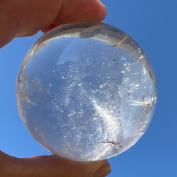 レインボー入り水晶丸球 59ミリ tg579 3枚目の画像