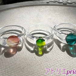 琥珀糖の様なアンティークガラスのリング 2枚目の画像