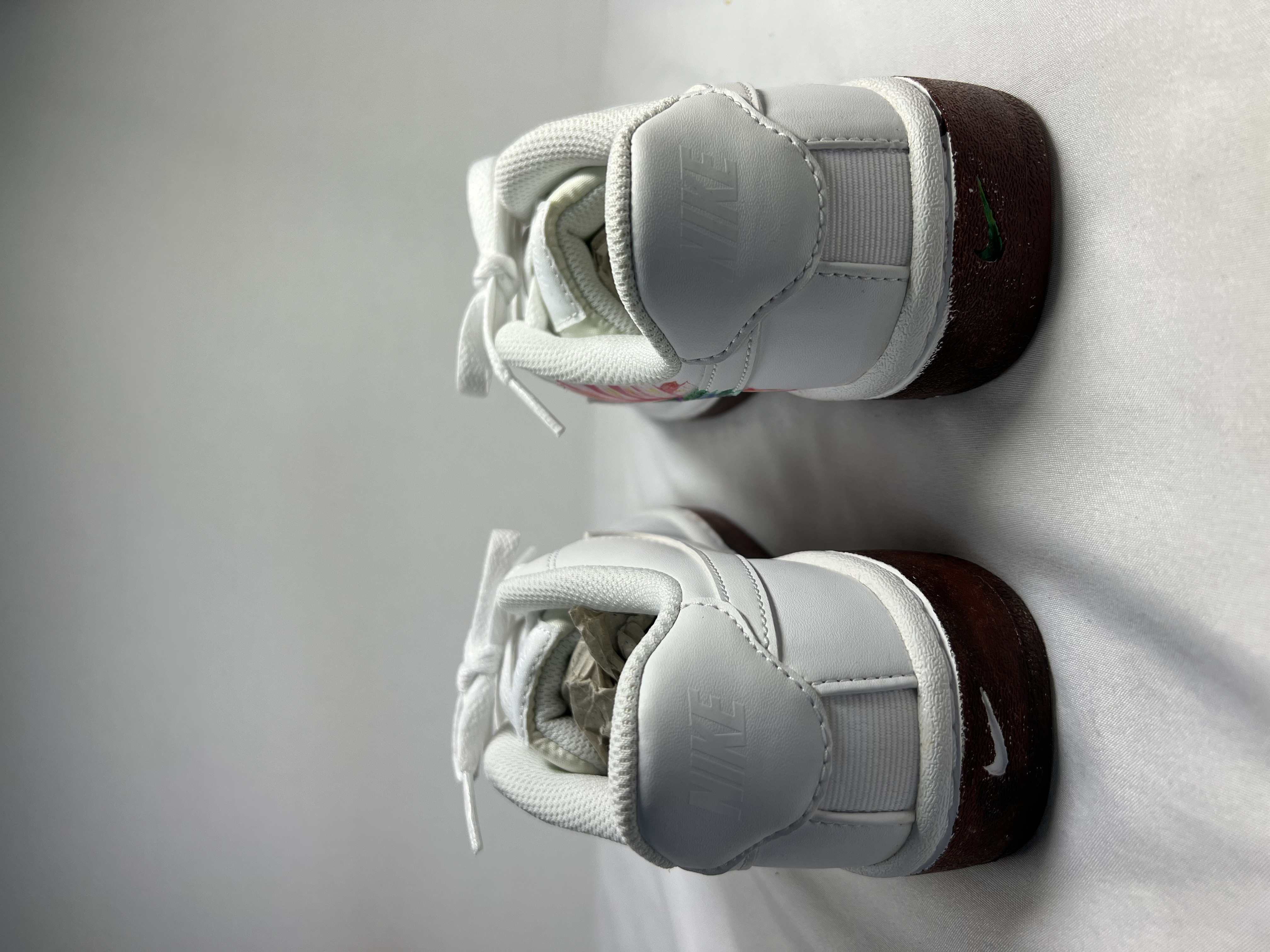 靴にガーベラ描いたもの