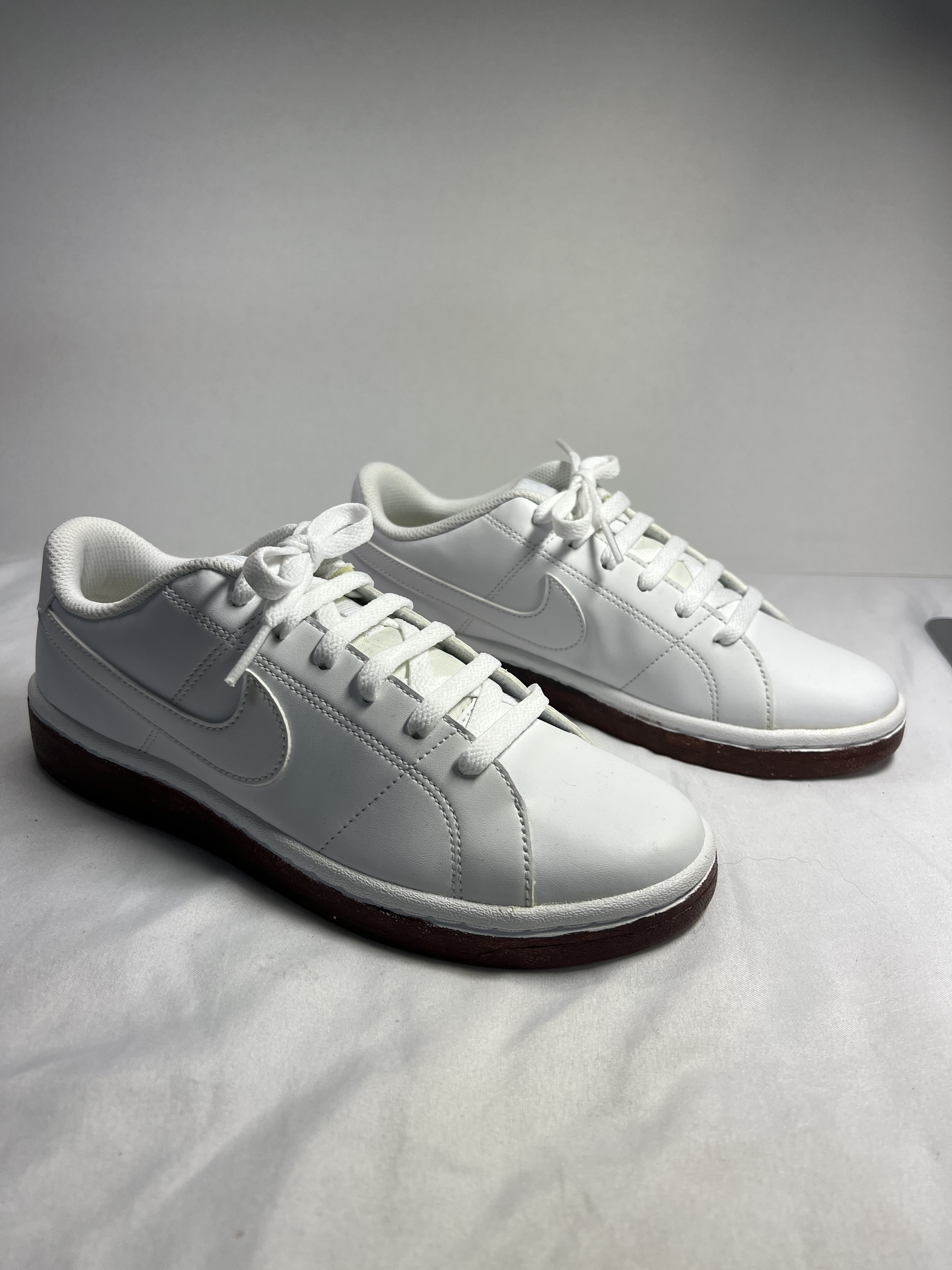 靴にガーベラ描いたもの