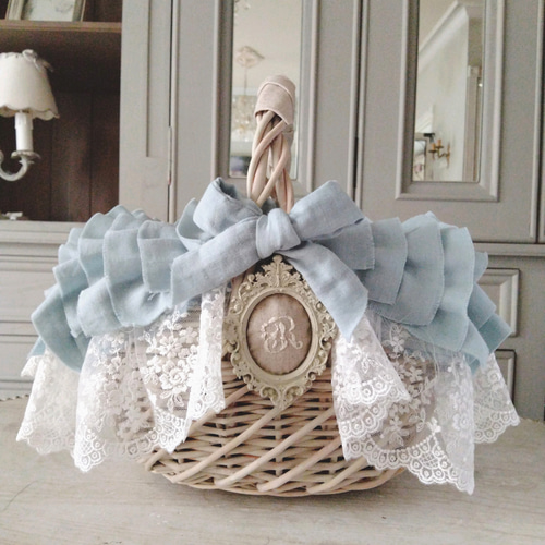 ティアードフリルかごバッグ(ペールブルー) イニシャル オーナメント