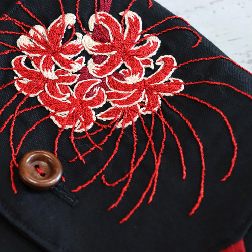 再販】絹糸手刺繍ポシェット 彼岸花 スマホポシェット