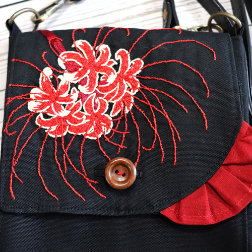 再販】絹糸手刺繍ポシェット 彼岸花 スマホポシェット