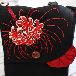 【再販】絹糸手刺繍ポシェット　彼岸花 3枚目の画像