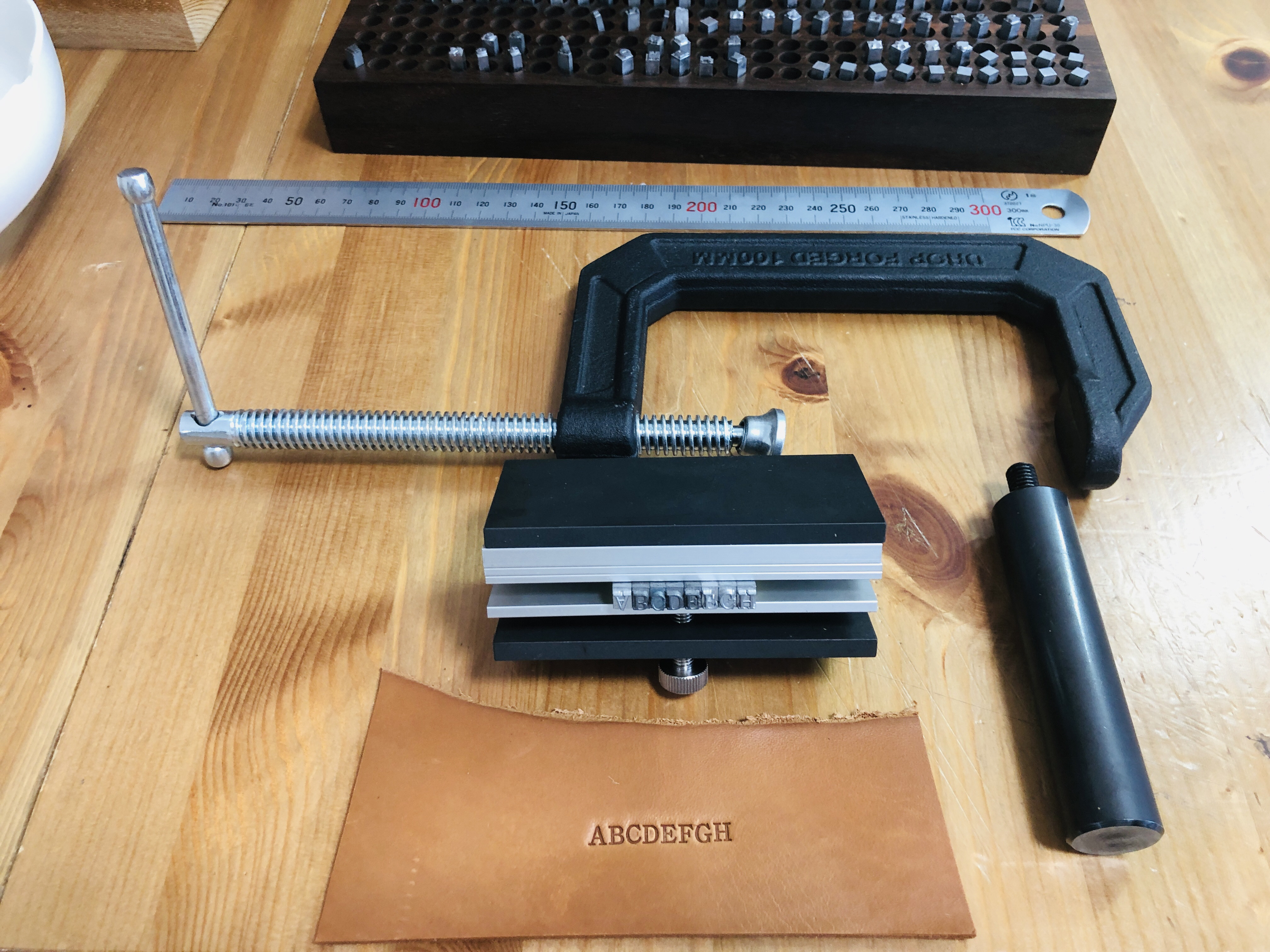 活字ホルダー　活字をしっかりと挟み込み綺麗な刻印が可能です Amazon.co.jp: 活字ホルダー 活字をしっかりと挟み込み綺麗な