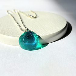 ネックレス　エメラルドグリーンの海の波の様な天然石　夏　青　ブルー　水色 ネックレス エメラルドグリーンの海の波の様な天然石 夏 青