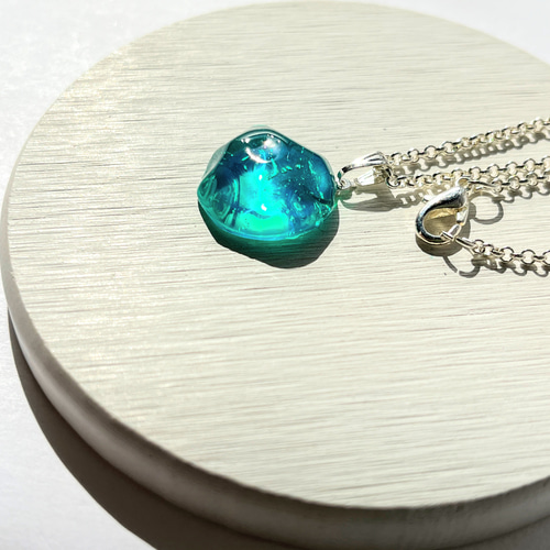 エメラルドグリーンの海ネックレス☆再販2 / レジン / 海のかけら