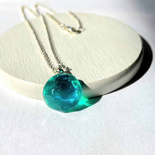 エメラルドグリーンの海ネックレス☆再販2 / レジン / 海のかけら