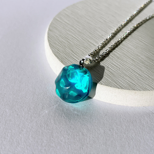 ターコイズブルーのネックレス☆再販×3 / レジン / 海 / 水面 / 海の