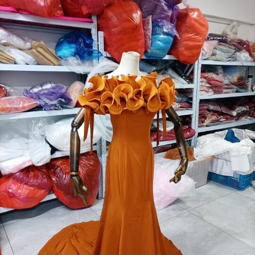 大人気上昇 テラコッタ色 カラードレス 取り外しオフショルダー 抜群  