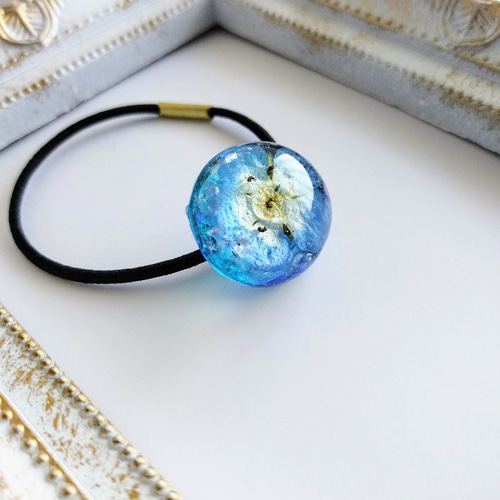 レジンヘアゴム　ネモフィラ　キラキラ　花畑　ブレスレット ネモフィラのヘアゴム☆再販 / レジン / ドライフラワー / 花