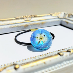 レジンヘアゴム　トライアングル　ミモザ　ネモフィラ　大ぶりブルーイエロー レジンヘアゴム トライアングル ミモザ ネモフィラ 大ぶりブルー