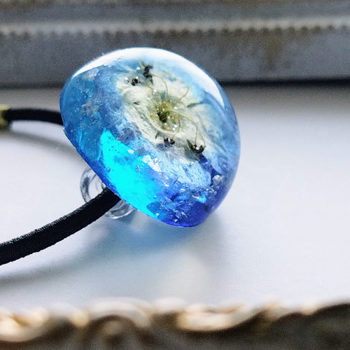 レジンヘアゴム　ネモフィラ　キラキラ　花畑　ブレスレット ネモフィラのヘアゴム☆再販 / レジン / ドライフラワー / 花