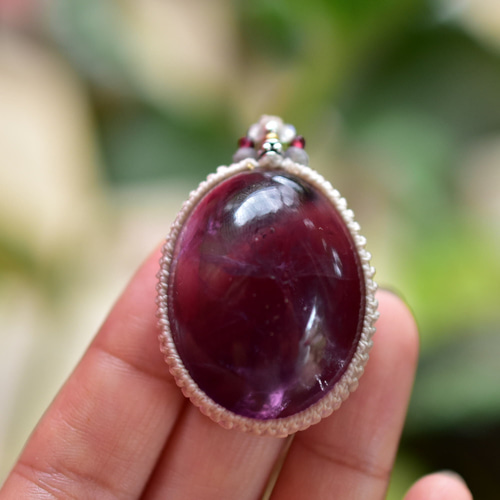 『麗紫』アメジストとスコロライトのマクラメペンダントネックレス 麗紫』アメジストとスコロライトのマクラメペンダントネックレス