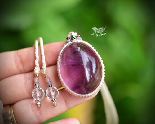 『麗紫』アメジストとスコロライトのマクラメペンダントネックレス 麗紫』アメジストとスコロライトのマクラメペンダントネックレス