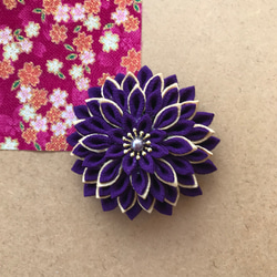 つまみ細工　2wayクリップの髪飾り　　紫色の半くすの大菊　 2枚目の画像