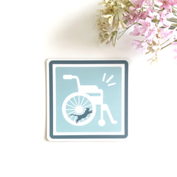 ９×９cm【◎車椅子 マグネットステッカー /グレイッシュナイルブルー】車いす 障害 病人 ケガ人 妊婦 通院 デイサー 1枚目の画像