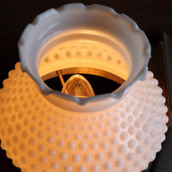 USAヴィンテージミルクガラス製ホブネイルフリルシェードテーブルライト｜アンティーク卓上照明ランプ◆アンティーク照明 8枚目の画像