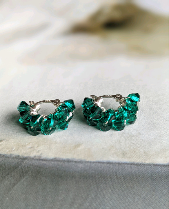 SV925 Emerald crystal hoop 輝く透明エメラルド 5月誕生石 ピアスorイヤリング 2枚目の画像