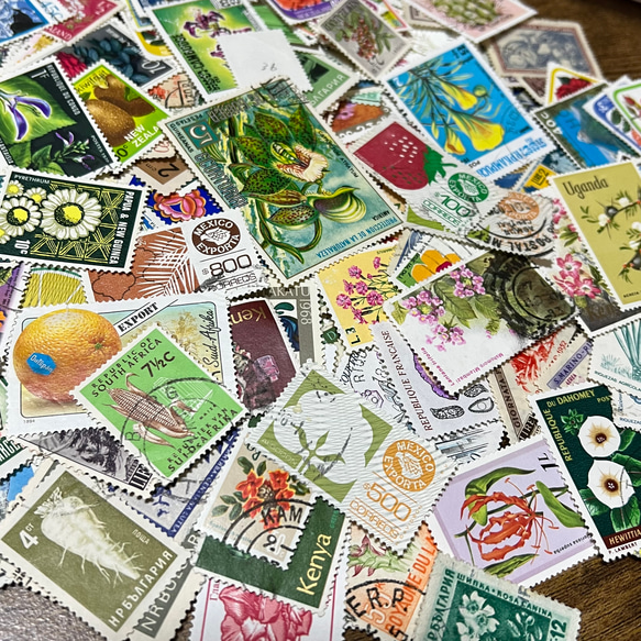 世界の切手~自然・植物~30枚☆使用済み切手・海外切手 2枚目の画像