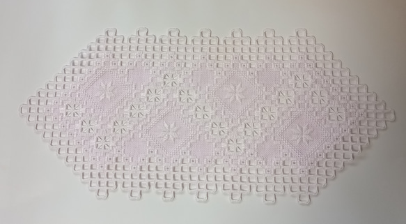【受注制作】北欧ハーダンガー刺繍　手刺繍　テーブルセンターミニ　ペールピンク 3枚目の画像