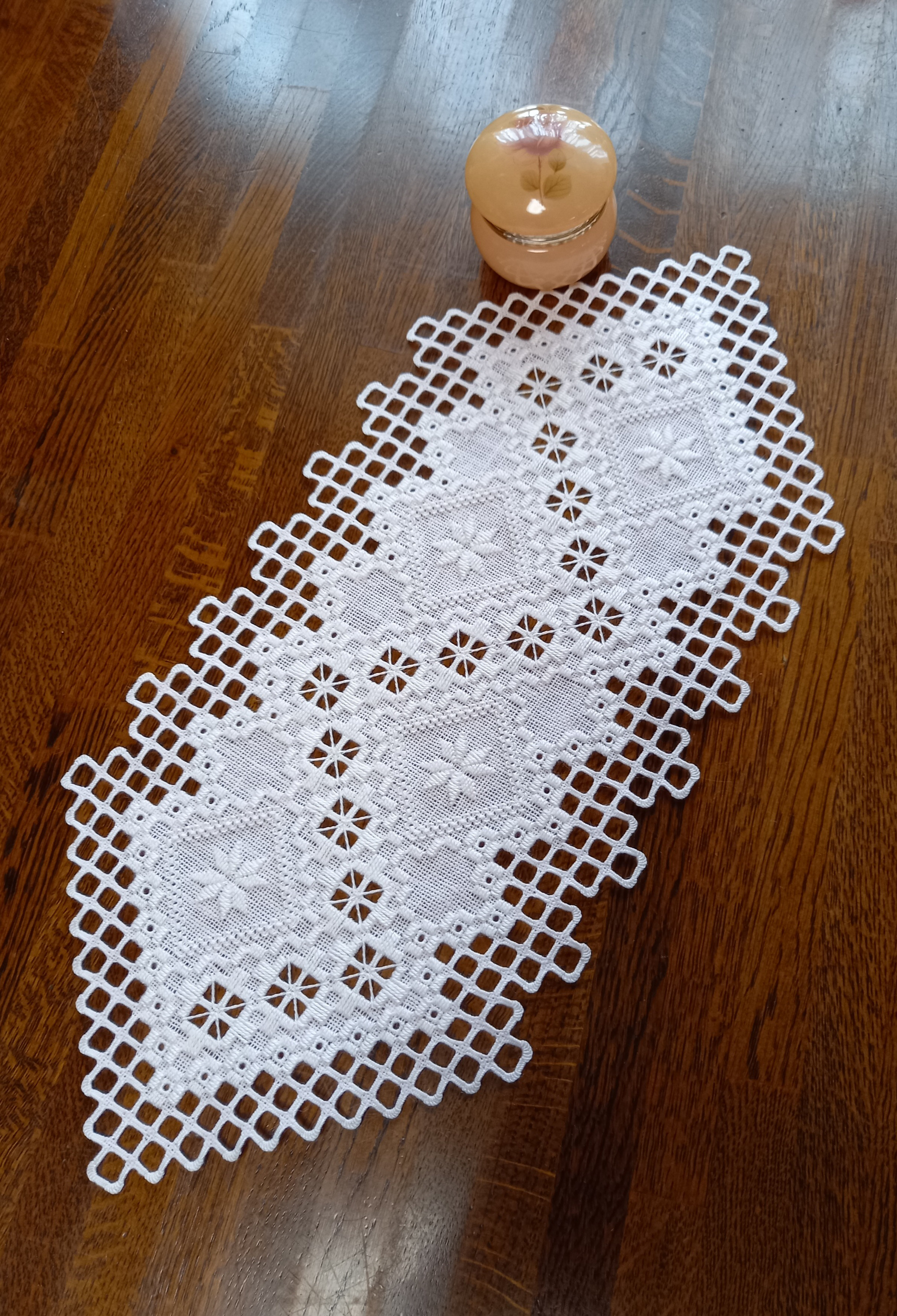 ★20％OFF★ハーダンガー刺繍（ハンドメイド）テーブルクロス 40x110cm 51T78M2IApL._AC_UF350,