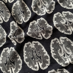 レース模様の様な『脳柄』ダブルガーゼショール(ブラック系) 5枚目の画像