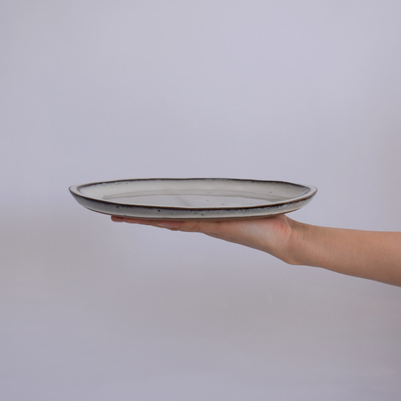 楕円形・オーバル・重め平皿　赤土×チタンマット釉 2枚目の画像