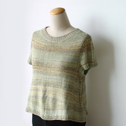 手編みのライトグレーグリーンのクロップドセーター 1枚目の画像