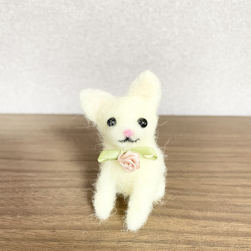 猫 羊毛フェルト シロ 羊毛フェルト モカ＆ラテ 通販｜Creema(クリーマ 