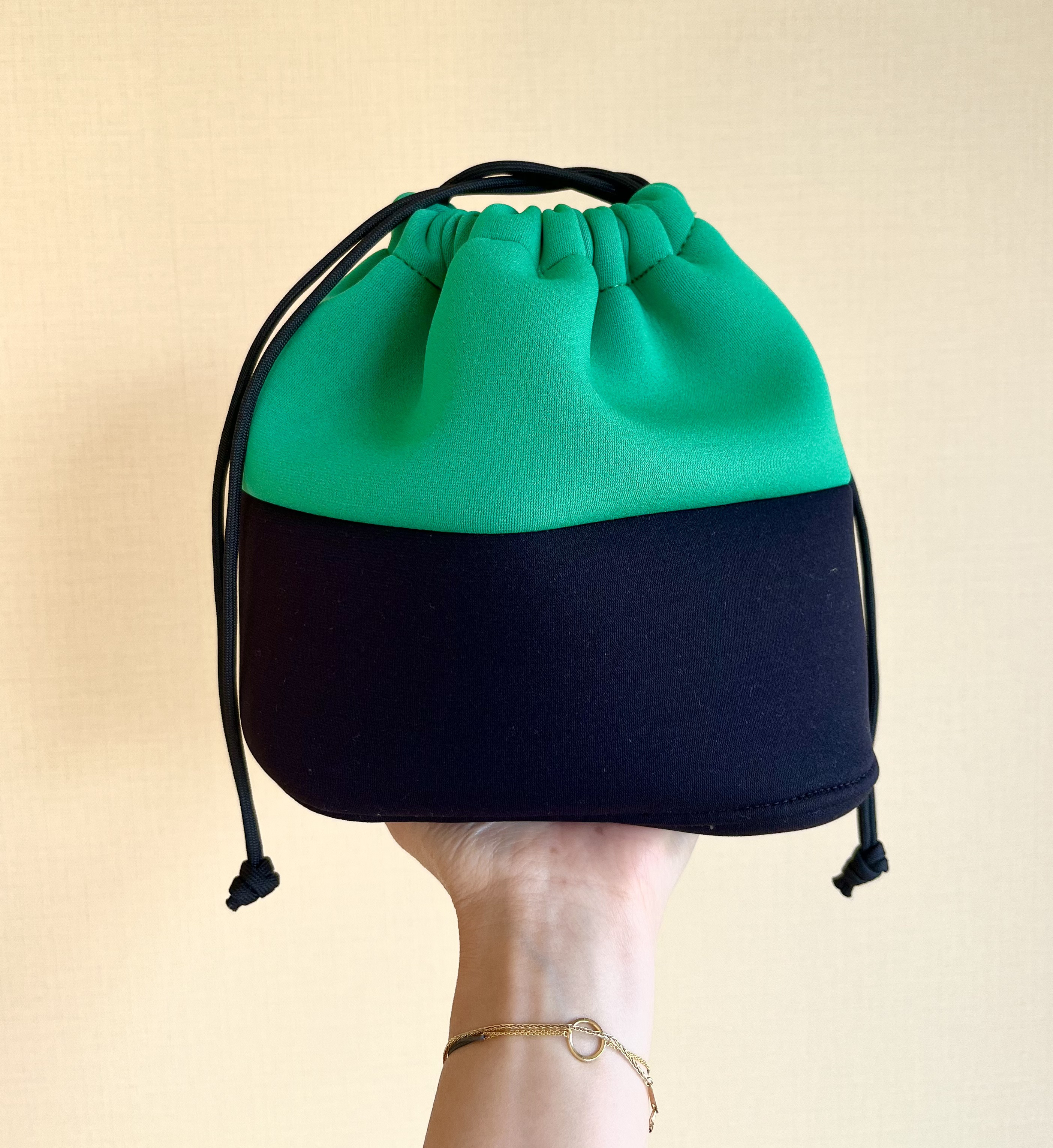 ウエット生地　コロン2WAY巾着バック 9,086円