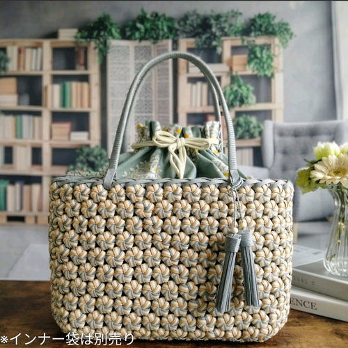 グレー＆ミルクティーベージュの花編みクラフトかごバッグ