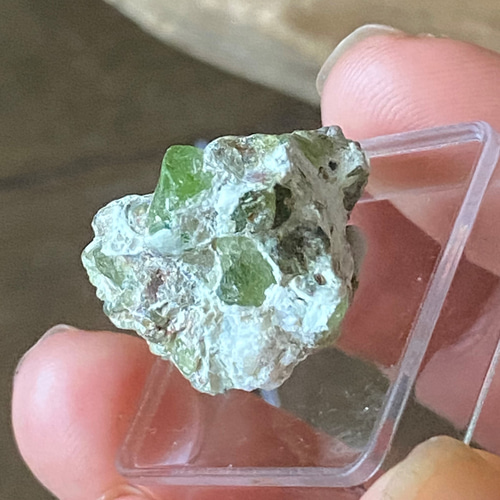 巨大 ペリドット 原石 91.7g （ペリドット ルース(裸石) 0.87ct