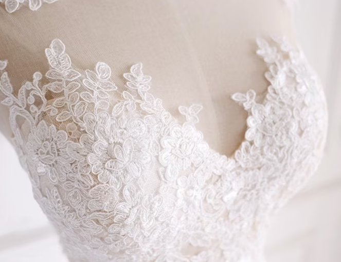 抜群のおしゃれ見え 花柄のモチーフ刺繍が美しく ウエディングドレス ソフトチュール トレーン 2次会/結婚式/披露宴