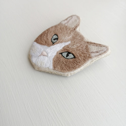 【限定1点】猫刺繍のブローチ　Tea 2枚目の画像