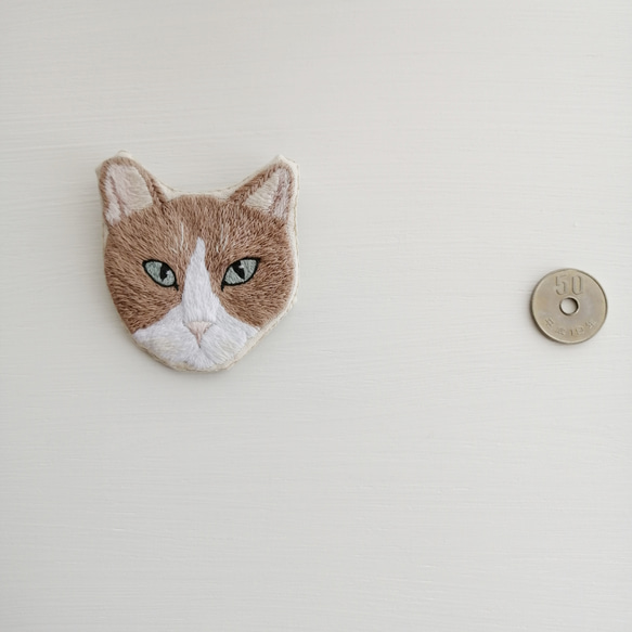 【限定1点】猫刺繍のブローチ　Tea 7枚目の画像