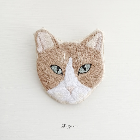 【限定1点】猫刺繍のブローチ　Tea 1枚目の画像