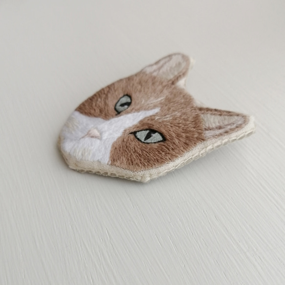 【限定1点】猫刺繍のブローチ　Tea 5枚目の画像