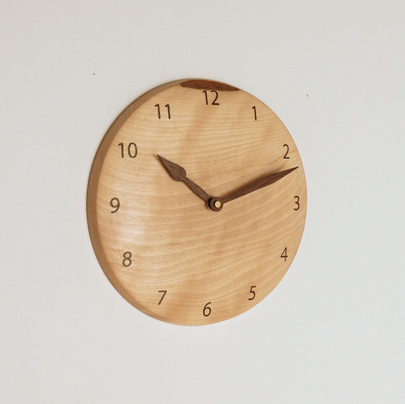木製 掛け時計 丸 カバ材16 2枚目の画像