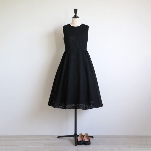 [女性優雅的設計♪] 小碎花棉質蕾絲優雅連衣裙 [黑色] 第7張的照片