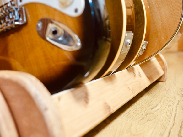 【24時間以内に発送】手作り木工　木製ギタースタンド （チーク） ５本掛け 7枚目の画像