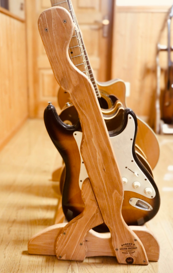 【24時間以内に発送】手作り木工　木製ギタースタンド （チーク） ５本掛け 5枚目の画像