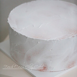 生クリームクレイケーキ本体（1段）ベージュ地×生クリーム　φ23×高さ10.5cm 1枚目の画像