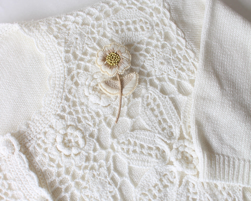 レトロなお花のブローチ】(アイボリー)オートクチュール刺繍