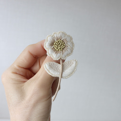 【レトロなお花のブローチ】(アイボリー)オートクチュール刺繍ブローチ 4枚目の画像