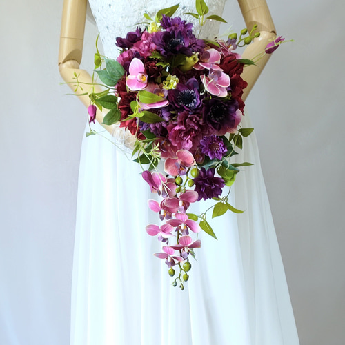 ウエディングキャスケードブーケ(胡蝶欄とアネモネ、ダリア利休草