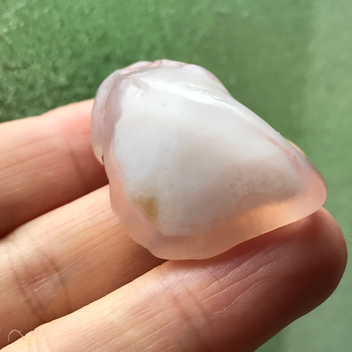 ゴビ石−785 ゴビ瑪瑙 手彫り 金魚＆蓮